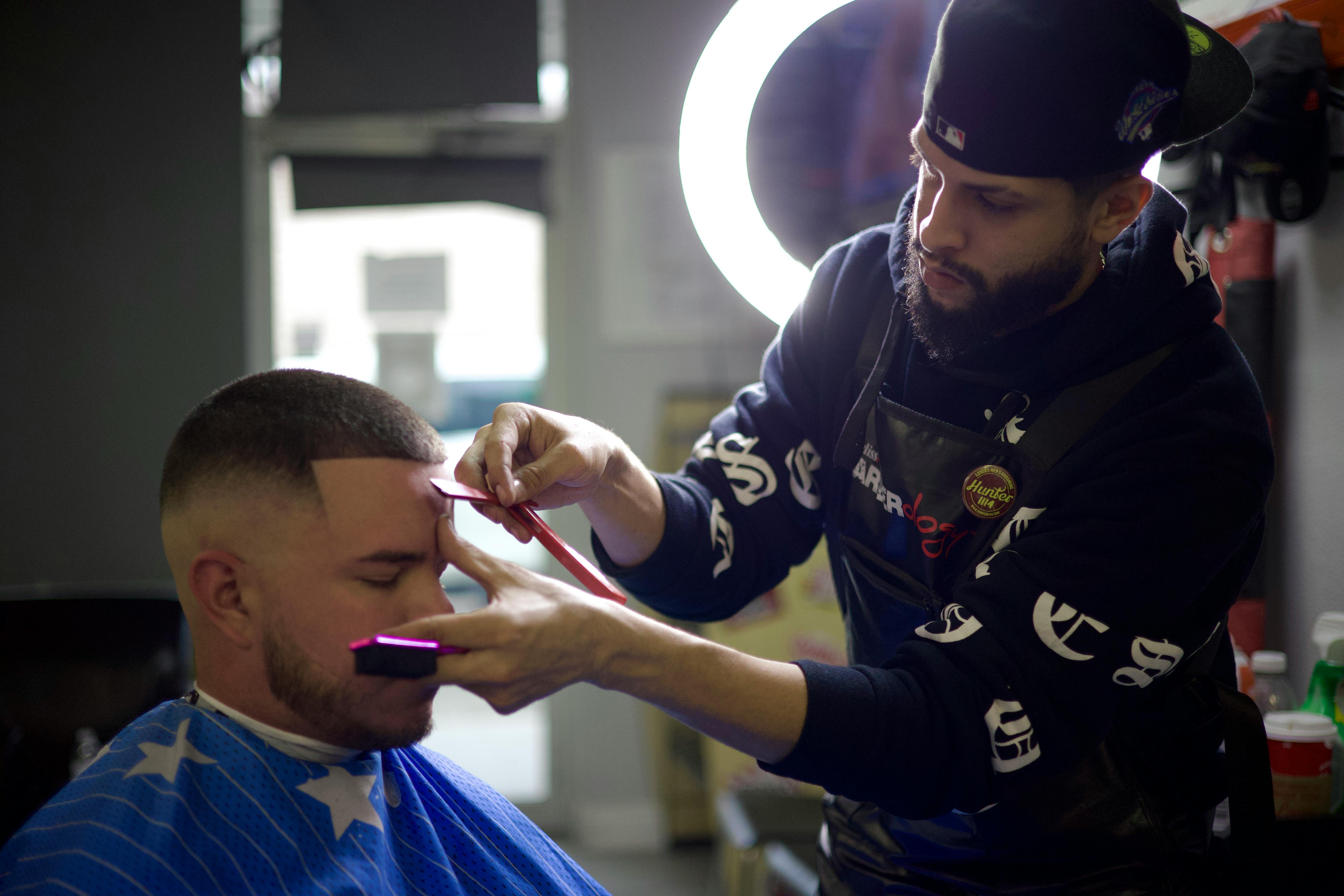 Professional Taper Fade with Side Part - Men's Grooming Excellence
